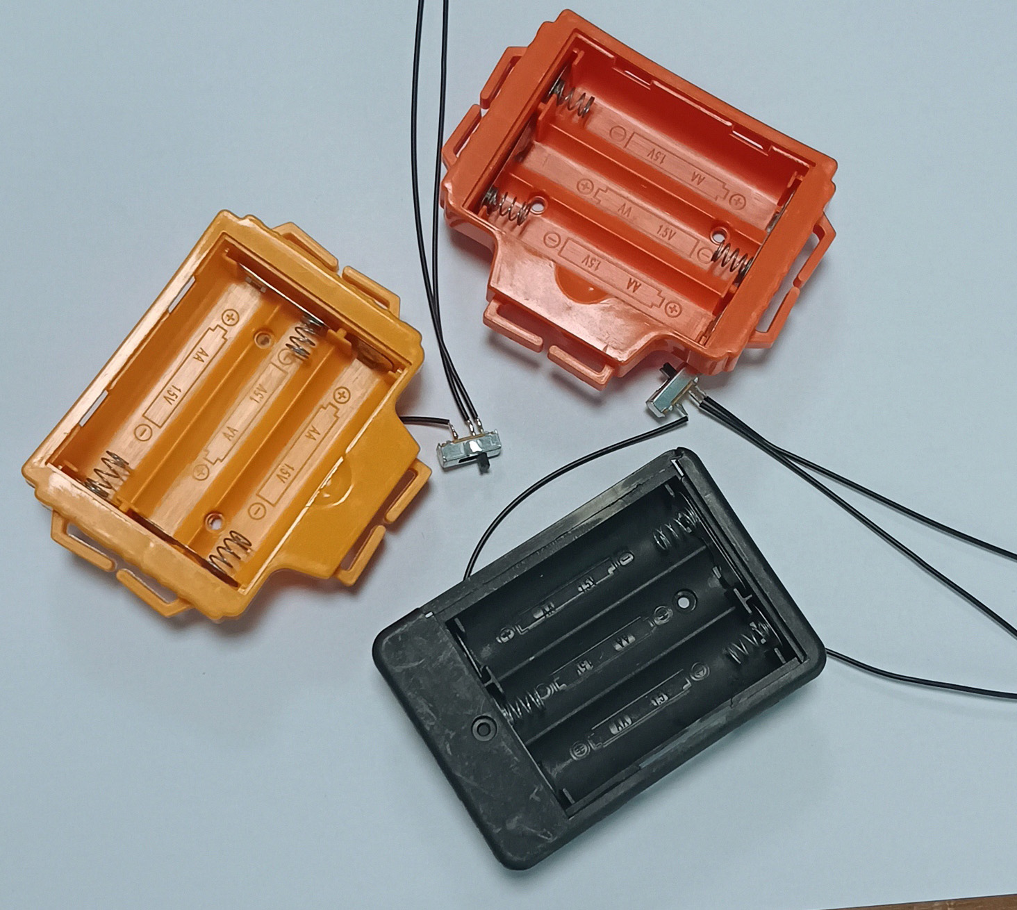 正负极电池片自动组装设备的功能、工作原理及应用产品
